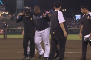 デスパイネにアクシデント発生　一塁手と交錯し、左足を負傷か