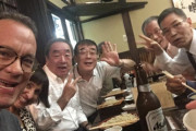 トムハンクス「濃いメンツで呑んだw」