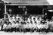 海外「52年前、日本の仏教保育園に通っていた時の写真がこれ」1968年に日本で撮った記念写真を見た海外の反応