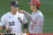 エンゼルス・大谷翔平の肩モミモミ魔術で！　報復死球後の不穏空気が一変⁉