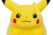 【デブチュウ】1997年当時の「等身大ピカチュウぬいぐるみ」復刻販売！ポケモン30周年記念