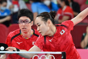 【速報】卓球のダブルスで日本が金メダル獲得！なお伊藤美誠さん、水谷から抱きつかれて逃げてしまうww