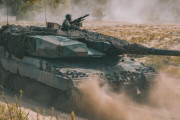 最新戦車レオパルト2PLが参加した防衛演習を公開…ポーランド陸軍ワルシャワ機甲旅団！