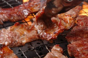 焼肉通さん「焼肉のレモンは肉にかける為ではありません、網に塗るものです」