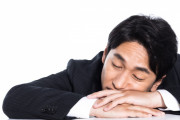 【悲報】眠りに入る直前に耳元で笑い声がきこえるんやがｗｗｗｗｗｗｗｗ