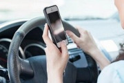 スマホ「ながら運転」厳罰化が本日より施行！点数と反則金が引き上げられ刑事罰も