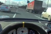 【動画】これはキ◯ガイ。280km/hですり抜けするポルシェ乗り。