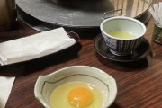 【画像】すき焼きで卵を「二個」使う奴はデブ。普通は一個で足りる