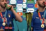 【悲報】EURO優勝したボヌッチ、コーラをがぶ飲みしてクリロナを煽る