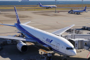 【航空】ANA、4-9月は1100億円の営業赤字　市場予想を上回る損失