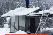 【動画】この「雪がすべり落ちる屋根」が雪崩でヤバスギると話題に・・・これ下にいたらautoやんけ?
