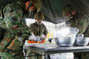 陸自千僧駐駐屯地で料理の腕前を競う「炊事競技会」が開催…審査テーマは「カレー」！
