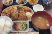 【画像】600円のから揚げ定食がうまそうすぎるｗｗｗ