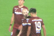 ◆画像◆試合中イニエスタに怒られてガチで凹む初瀬亮さん…あまりの凹み具合にイニエスタもフォローする