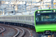 田舎者「次の電車は…10分後か！良いタイミングで着いたぞ！」 都民「10分！？チッ、ついてねぇな…」
