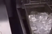 【悲報】害悪バイト「ポテトフライヤーに氷突っ込んでみた！」→悲惨な事態になってしまうｗｗｗｗｗ