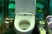 海外「丸見えじゃないかｗ」「落ち着かない」 日本にある水族館トイレに外国人が興味津々