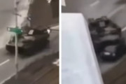ロシアの装甲車、人が乗った車を踏み潰しそのまま放置か