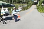 【静岡】分かりづらい交通誘導員の棒振りが原因で転倒してしまうCBR1000RRの車載。