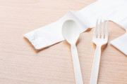 ファミリーマート、プラ製フォーク提供中止へ　割り箸で代替