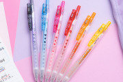 【画像】女子高生YouTuberが考えた「勉強のやる気が出るボールペン」が話題に