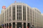 【画像】新宿伊勢丹、他の百貨店が潰れまくる中で利益700%を叩き出す