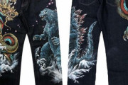 【怪獣映画】「ゴジラ」京都のブランド「禅」とのコラボジーンズ発売　絵師が「ゴジラVS龍」を表現