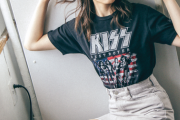 【日向坂46】「KISS」Tシャツが最強に似合う小坂菜緒。