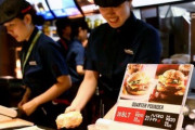 マクドナルド「お持ち帰りですか」ワイ「店内で食べます」