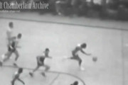 【NBA】ビル・ラッセルがFTラインから選手を飛び越えてシュートを決める映像