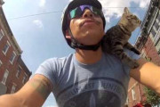 猫と一緒にサイクリング