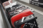 海外「日本がどれだけ思慮深く、効率的な国か」成田空港のスーツケースの並べ方に驚愕する外国人たち