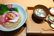 おのぼりさんワイ、東京で2時間並んで情報ラーメンを食う