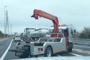 緊急走行で圏央道を逆走するレッカー車からの珍しい映像。