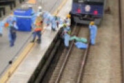 西武池袋線・東久留米駅で人身事故 「叫び声」「瞬間ヤバすぎ… 」「音がえぐい」「骨が折れるような音」「何時になるやら・・」 救助の瞬間動画が投稿される