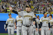 【阪神】「岡田！岡田！」勇退岡田監督、最終戦白星飾るも静かにバスへ　日本一へ有終の美飾れるか
