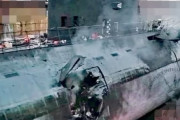 ロシア海軍キロ級潜水艦の船体に思いっきり穴が空いてる…完全に撃沈判定だな！