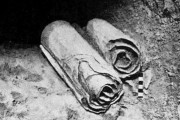【聖書】65年ぶりに恐怖の洞窟で新たな「死海文書」が発見される…神の名はヘブライ語で示され、6000年前のミイラ化した子どもも発見