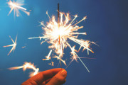 「花火の前は手指消毒液を使わないように」と専門家が警告