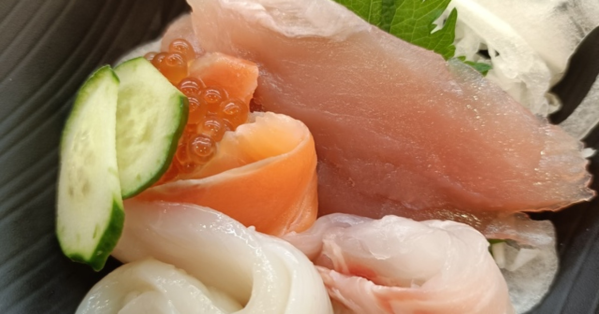 くら寿司の500円の刺身盛りがこちら