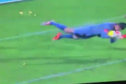 【動画】海外サッカーでとんでもないキーパーが発見されるwwwww