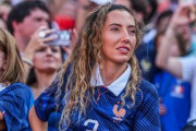 フランス人「恥を知れ」フランス代表DFの妻、フランスで続く抗議活動への批判に「高級店が略奪されたくらいで騒ぐな」と反論も炎上！【海外の反応】