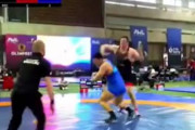海外「レスリングで打撃技を使うロシア人」