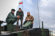 【黒ヒョウ】火を噴くK2…ポーランド大統領、韓国製戦車に乗り初めての実射撃訓練を視察