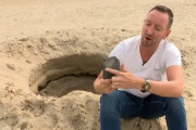 アイルランドの海岸に謎の穴がぽっかり→ ニュース局は「神秘的な隕石クレーター」と報じるも恥ずかしい事実が発覚ｗｗｗｗ
