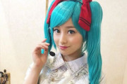 橋本環奈さんが初音ミクのコスプレでダンスする映像を公開！！めちゃくちゃ可愛いと大反響！！