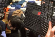 ユニクロとジル・サンダーのコラボ、店舗に客殺到で地獄絵図　押し合い奪い合い、ガラス破損、マネキン追い剥ぎ…転売の報告も