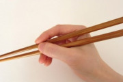 箸の持ち方で、育ちをどうのこうのやめてほしい　箸が一般的な持ち方でないと、誰かに迷惑をかけるか？