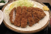【画像】とんかつ定食（1080円）ワンタン麺（980円）ワイが今晩食べるべきなのはどっち？