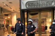 【ヤバイ】アメリカの任天堂直営店、デモ集団に襲撃される